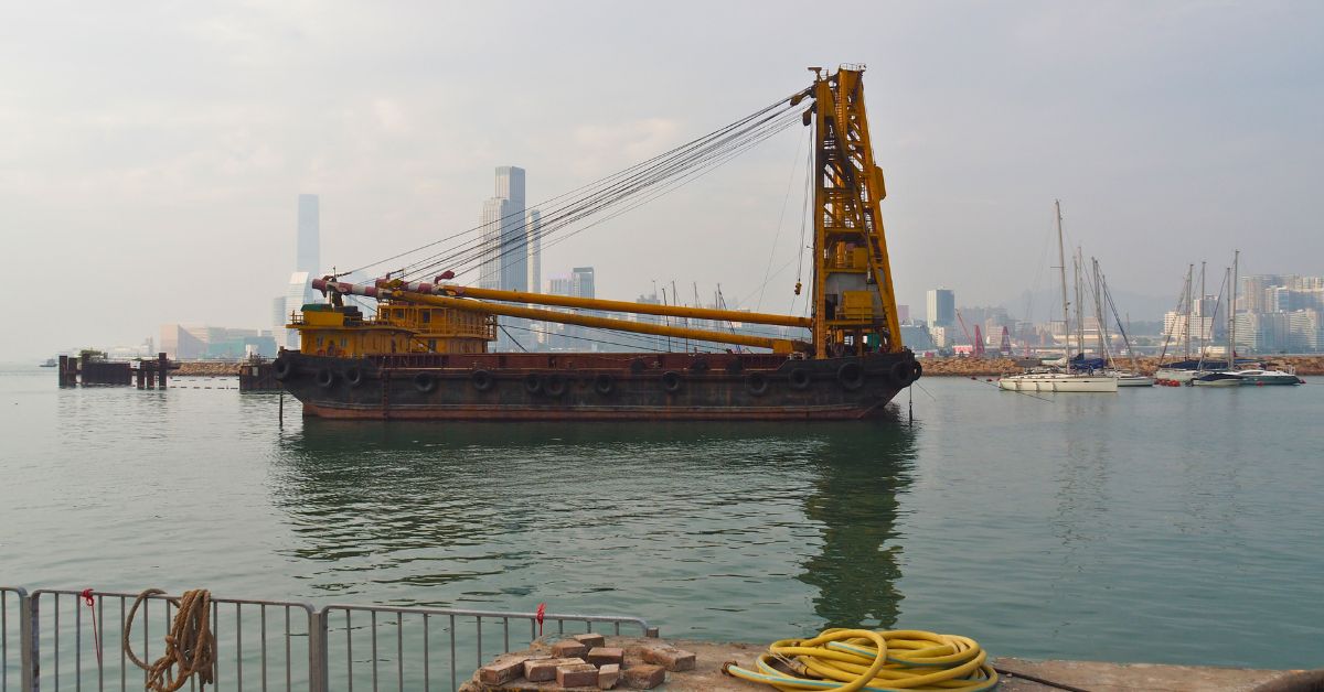 Benefits of Modern Derricks in the Maritime Industry