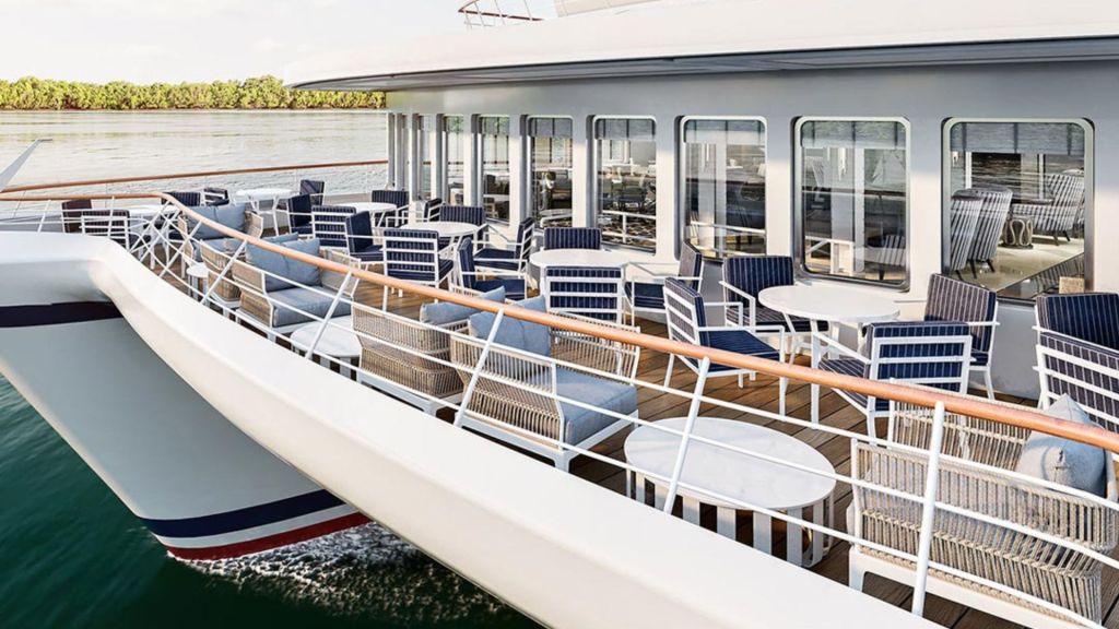 american-eagle-cruise-shi-onboard