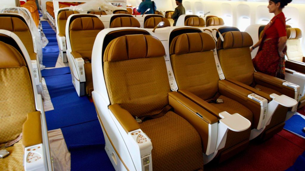 Luxury and Efficiency_ Aboard the Boeing 787-9 Dreamliner
