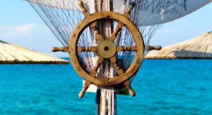 Ship-Steering-Wheel_-Craftsmanship-Functionality-and-More