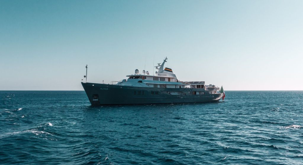 Unveiling the Power of Vessel Tracking_ Boosting Efficiency in Shipping