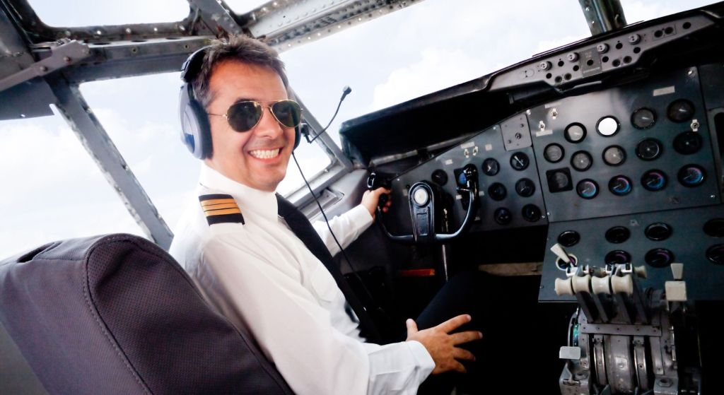 Becoming an Aircraft Pilot_ Steps, Training, and Requirements