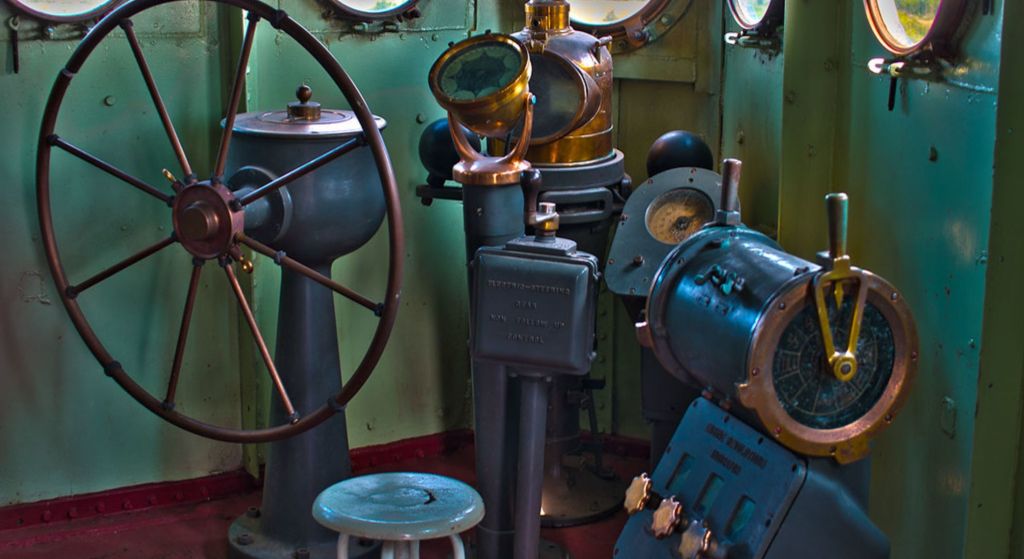Navigating the Seas_ A Comprehensive Guide to Ship Steering Wheels