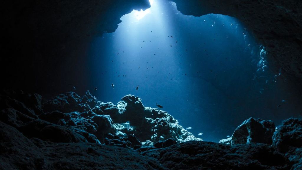 plummeting-depths-the-deepest-strait-on-earth