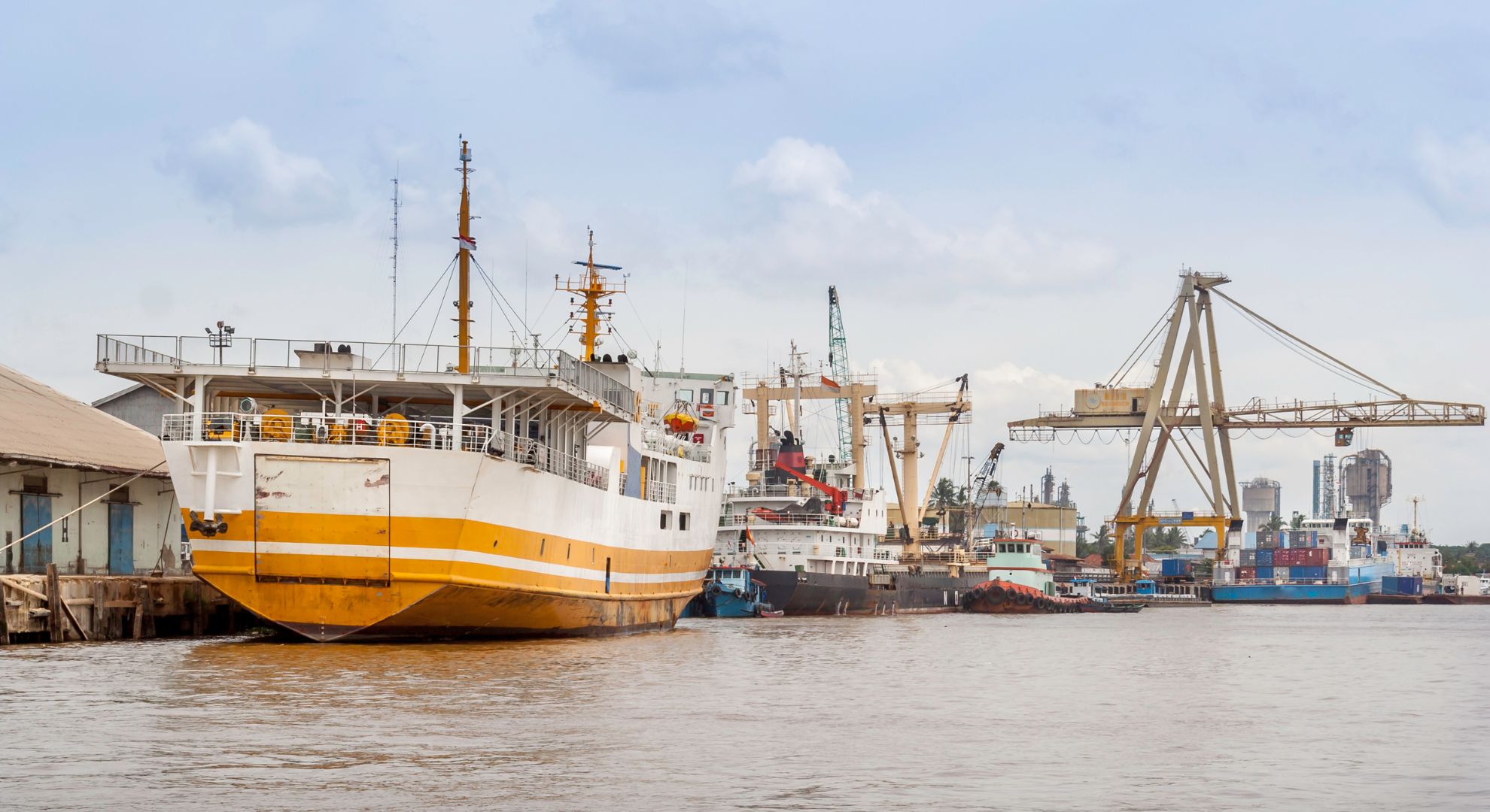 hairatan-port-afghanistans-key-trade-hub