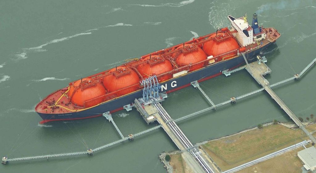 A Closer Look at LNG Tanker ship Mooring Techniques