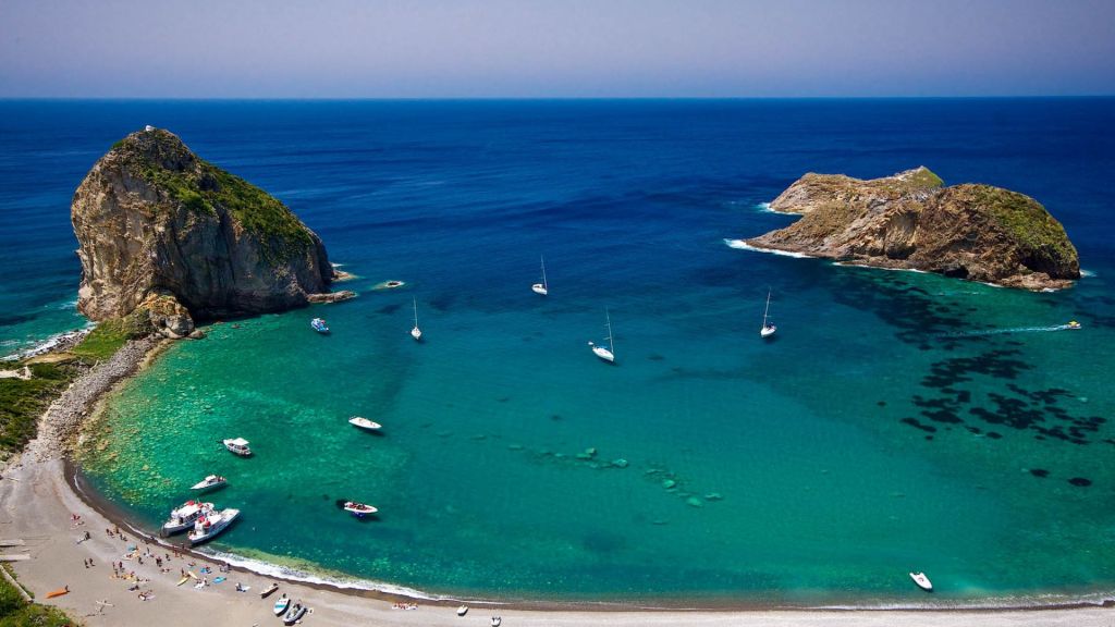 sailing-and-yachting-navigating-the-turquoise-waters