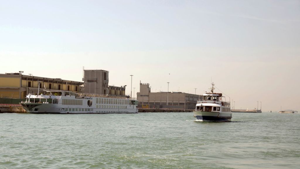 culinary-innovations-on-modern-cruisers